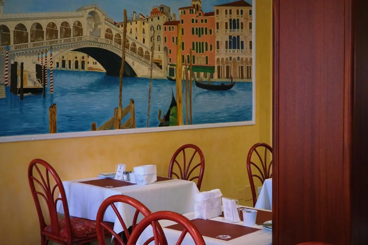 Hotel Garni San Carlo Лидо-ди-Езоло 3*,
