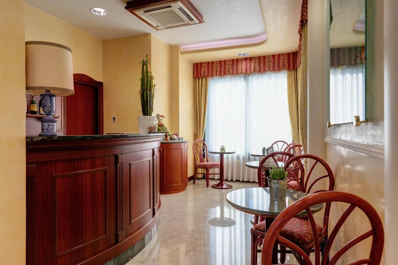 Hotel Garni San Carlo Лидо-ди-Езоло 3*,