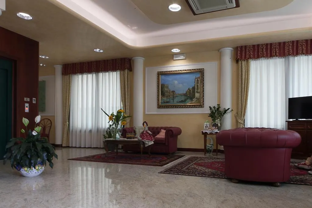 Hotel Garni San Carlo Лидо-ди-Езоло