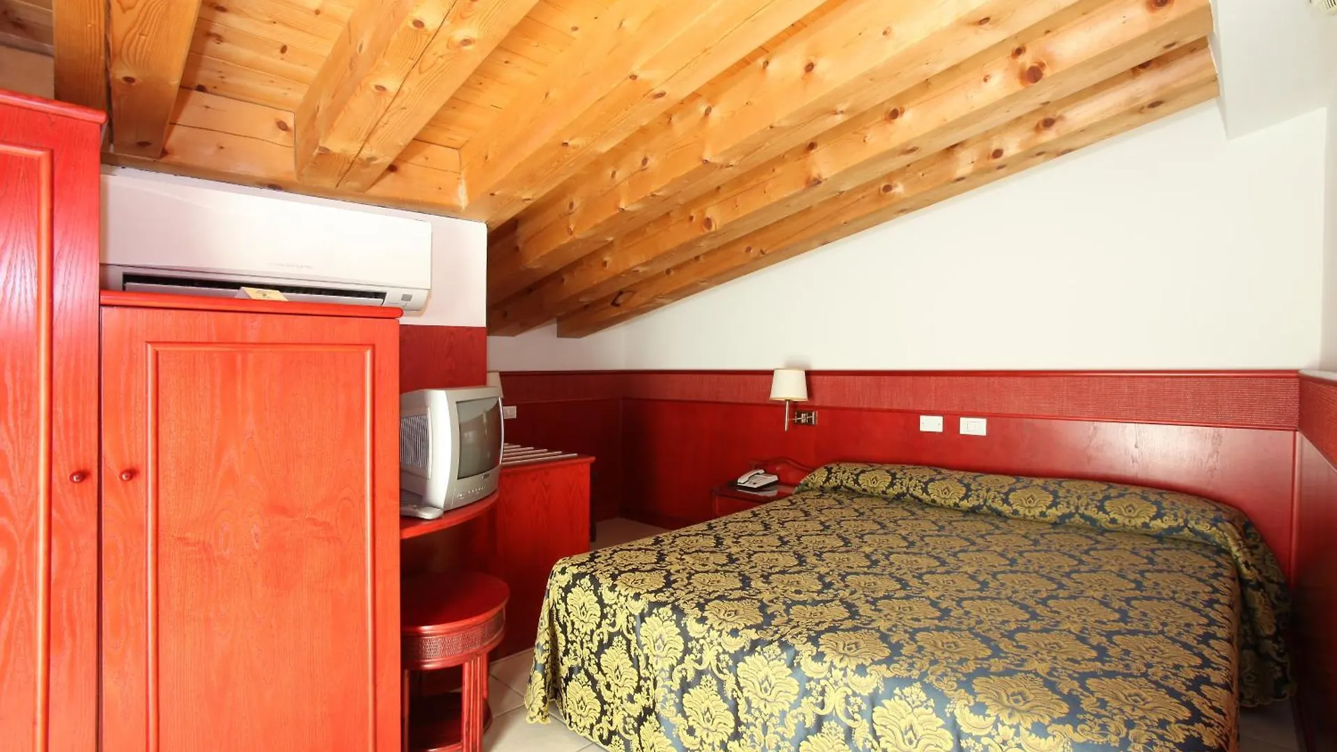Hotel Garni San Carlo Лидо-ди-Езоло Италия