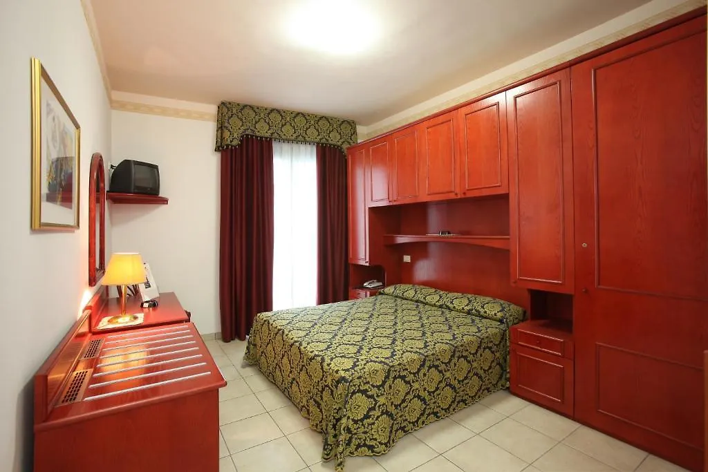 Hotel Garni San Carlo Лидо-ди-Езоло 3*,