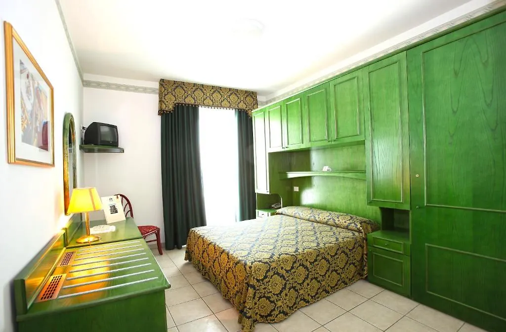 Hotel Garni San Carlo Лидо-ди-Езоло