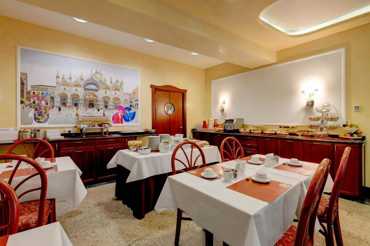Hotel Garni San Carlo ليدو دي يسولو